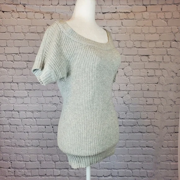 Hollister short sleeve pullover sweater grey sz.XS - Picture 5 of 8